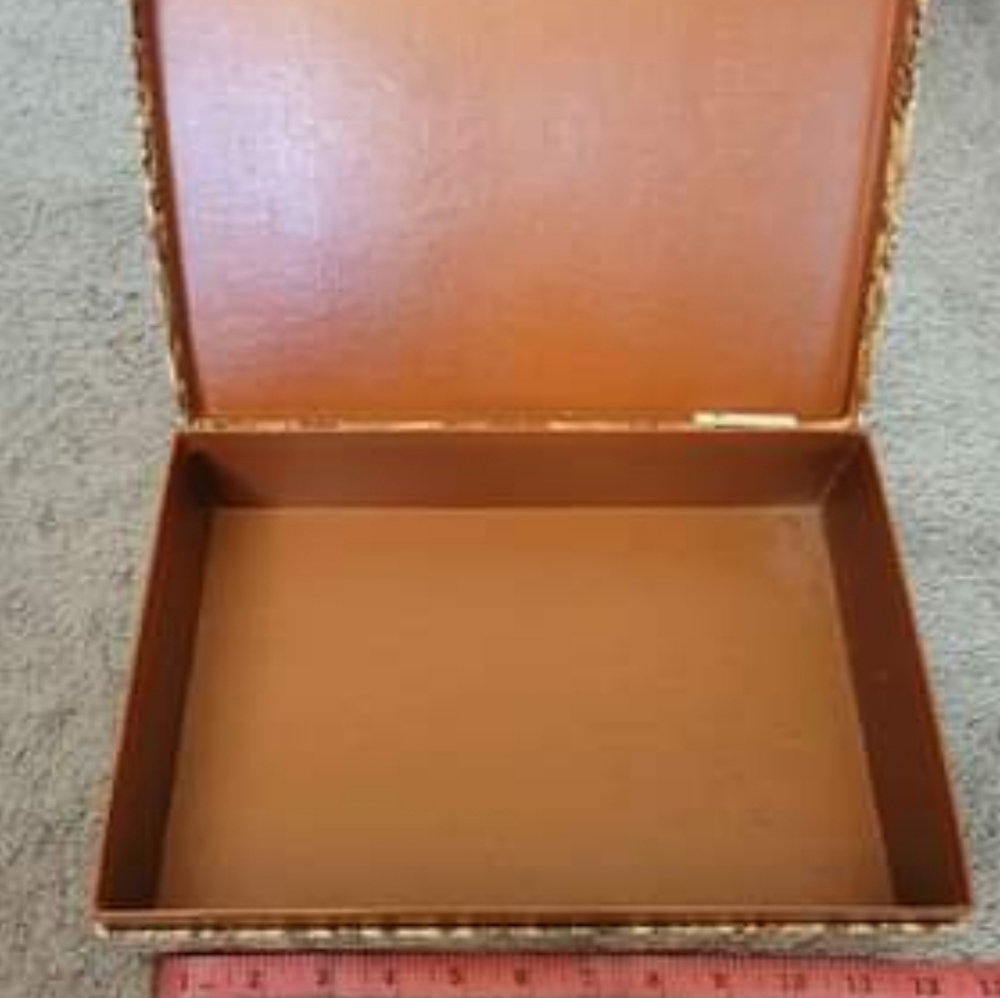 Box - Picture 3 of 4